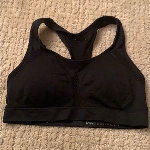 Black sports bra